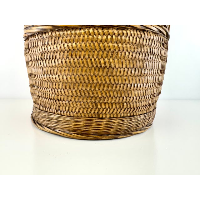1960s Mid-Century Modern Woven Rattan Basket Table Lamp With Brass Hardware For Sale - Image 9 of 14