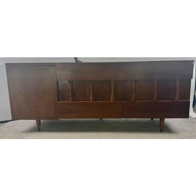 Mid-Century Modern American of Martinsville Walnut 9-Drawer Dresser or Credenza For Sale - Image 9 of 18