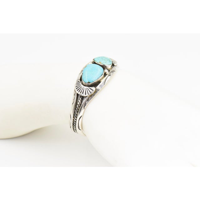 Late 20th Century Southwestern Navajo Turquoise and Sterling Silver Cuff Bracelet by Delbert Chatter For Sale - Image 10 of 11