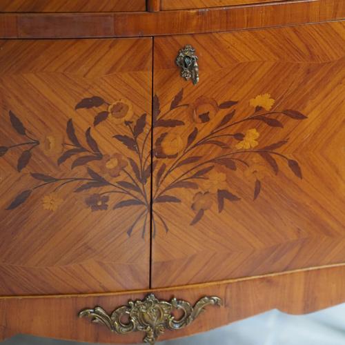 Louis XV Style Cabinet with Floral Inlays For Sale - Image 3 of 18