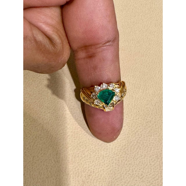 2000 - 2009 Natural Trillion Emerald & 0.60 Carat Diamond Ring 18 Kt Yellow Gold Size 5.2 For Sale - Image 5 of 18
