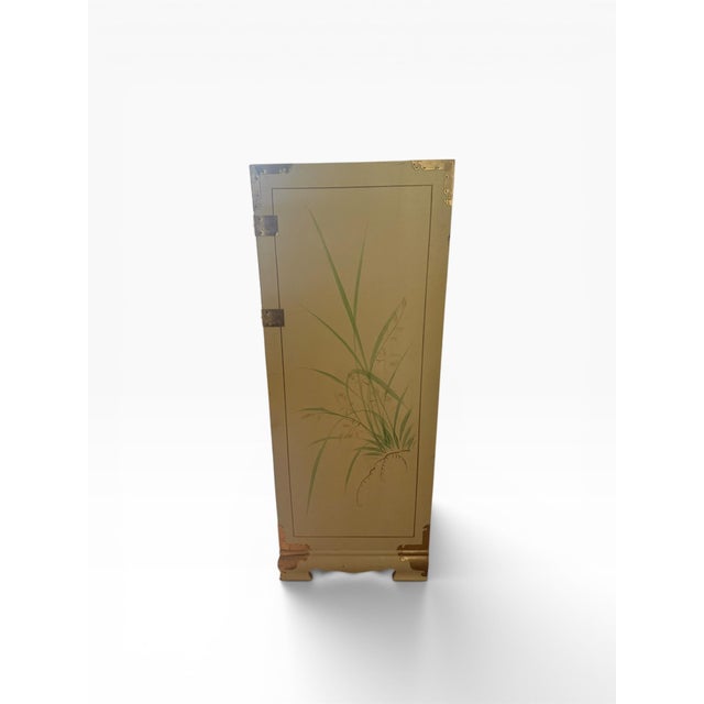 1990s Vintage Chinoiserie Lacquered Chest With Brass Hardware & Hand-Painted Bird Motifs For Sale - Image 5 of 11