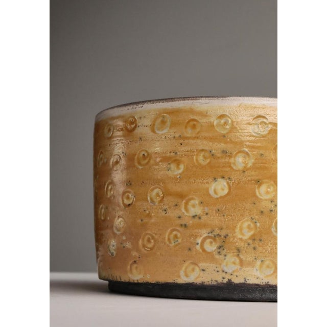 Scandinavian Modern Raku-Fired Stoneware Bowl attributed to Inger Rokkjær, 2003 For Sale - Image 4 of 15
