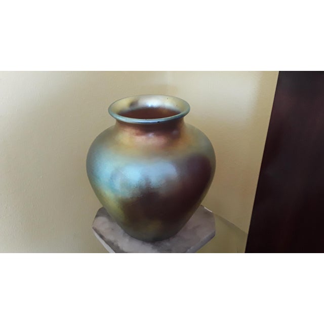 Art Nouveau C1910 Frederick Carder Era Steuben Glassworks Large Gold Aurene Art Glass Vase For Sale - Image 3 of 12