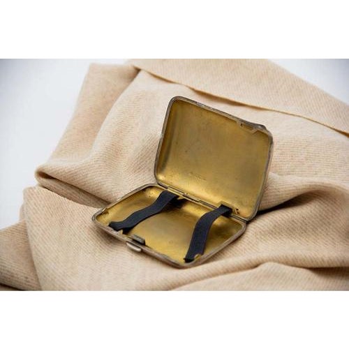 Curved Silver Cigarette Case with Engraved Garlands, in Very Good conditions. Designed 1890 to 1919 This piece has an...