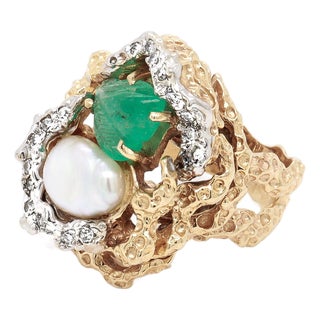 Mid-Century Brutalist Carved Emerald, Baroque Pearl, and 14k Gold Cocktail Ring For Sale