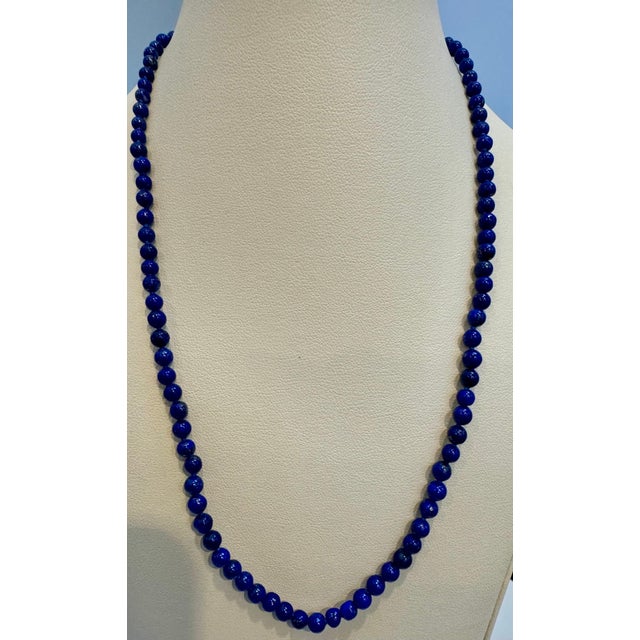 Vintage uniform Lapis Lazuli Single Strand Necklace 14 Kt Yellow Gold Clasp For Sale - Image 4 of 18