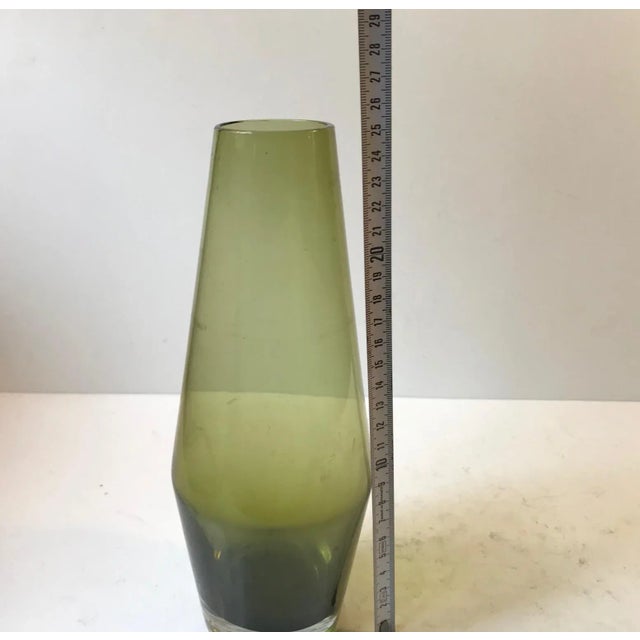 1970s Mid-Century Green Glass Vase by Tamara Aladin for Riihimaen Lasi Oy, 1970s For Sale - Image 5 of 7