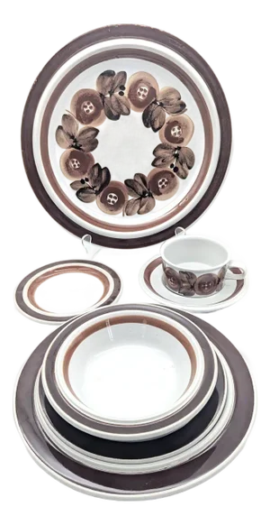 1960's Ulla Procopé Arabia of Finland "Rosmarin" Dinnerware and Coffee Service, 36 Pieces