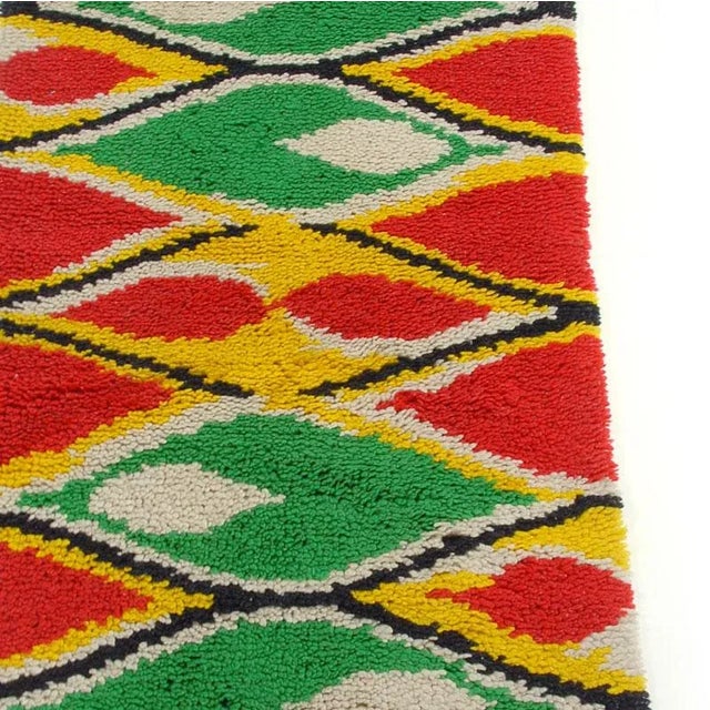 Vintage Op Art Rug, 1970s, in Very Good conditions. Designed 1970 to 1979