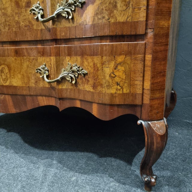 Antique Emilian Chest of Drawers in Walnut and Olive Wood, 1750 For Sale - Image 13 of 16