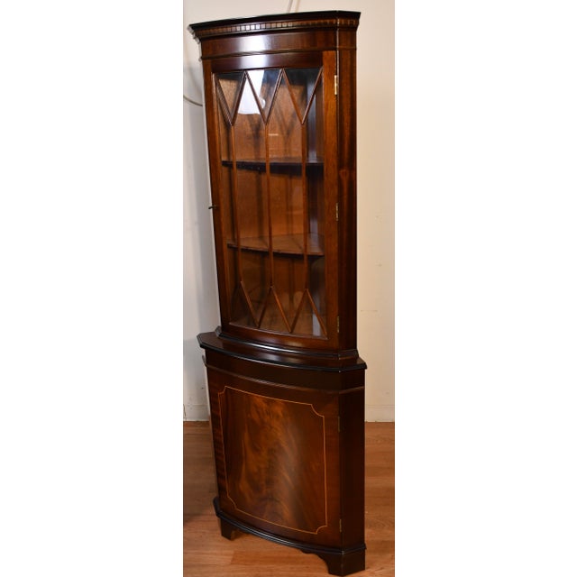 1950s Georgian Style Mahogany Inlaid Pair of Corner Display Cabinets 2 Keys For Sale - Image 15 of 17
