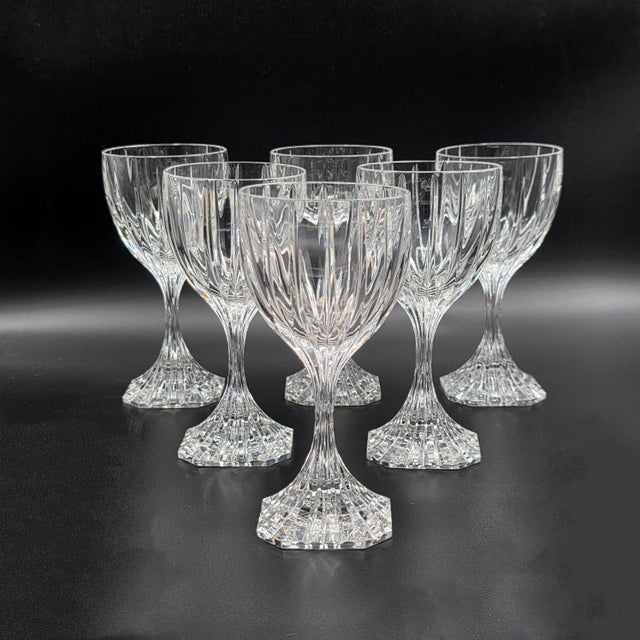 An elegant set of six vintage Arnolfo di Cambio Artica crystal wine glasses, made in Italy. The discontinued Artica...