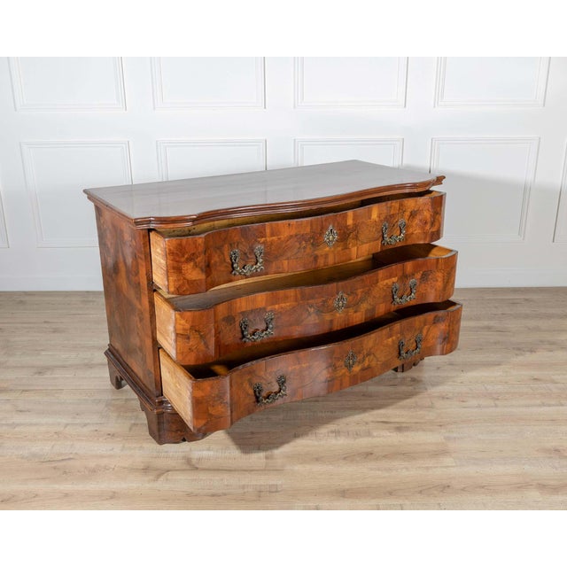 18th Century Walnut Chest Of Drawers From Verona For Sale - Image 10 of 11