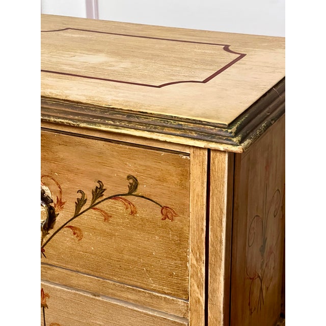 1920s Pair of Italian Neoclassical Style Paint Decorated Nightstands For Sale - Image 14 of 18