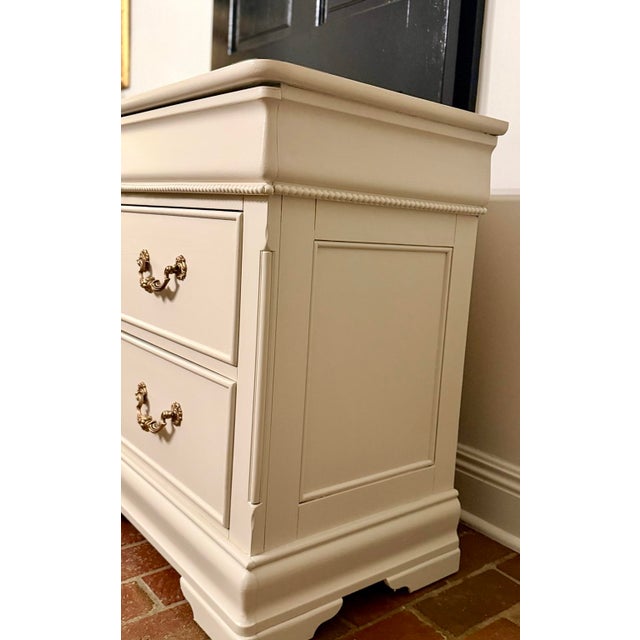 Pair of Three-Drawer Traditional Nightstands in Natural Linen For Sale In Baton Rouge - Image 6 of 11