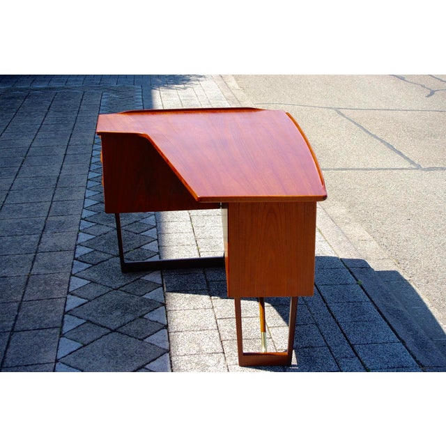 Boomerang Model Desk by Peter Lovig Nielsen for Hedensted Møbelfabrik, 1960 For Sale - Image 4 of 15