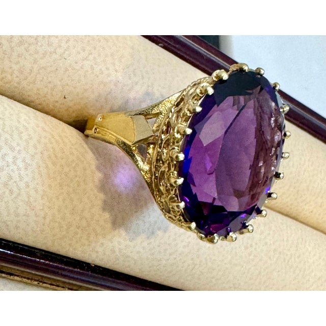 Metal 11 Carat Amethyst Cocktail Ring in 14 Karat Yellow Gold 7.2 GmSize 5.25 For Sale - Image 7 of 18