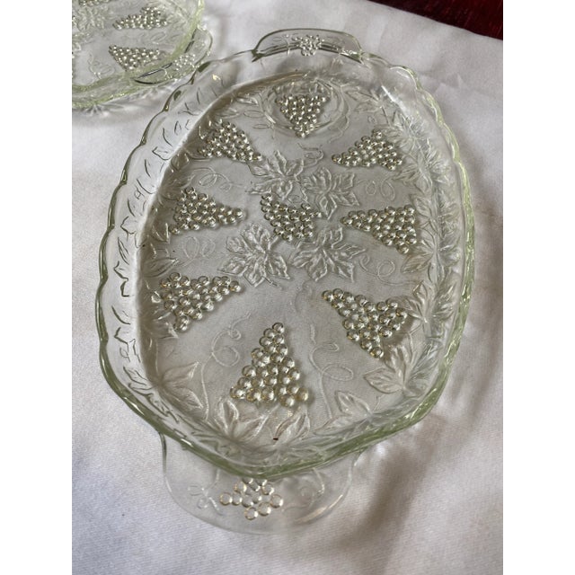 A beautiful set of grape dishes. Perfect for any home!