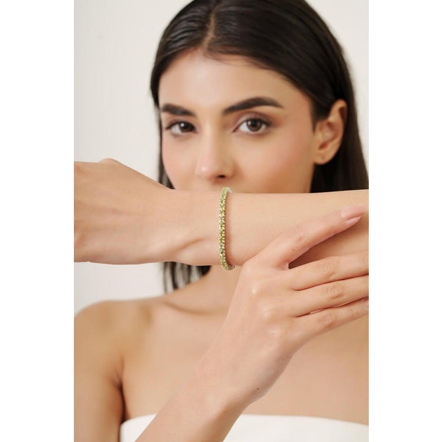 Art Deco Round Cut Peridot 8.6 Carat Gemstone Sleek Bracelet in 925 Silver For Sale - Image 3 of 12