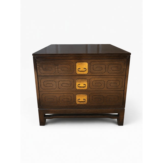 1960s Vintage Mid-Century Modern John Widdicomb Nightstand – Etched Drawer Fronts & Asian-Inspired Accents For Sale - Image 5 of 15