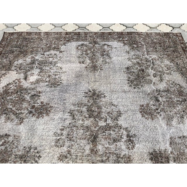 1950s Vintage Oushak Gray Wool Rug For Sale - Image 5 of 9