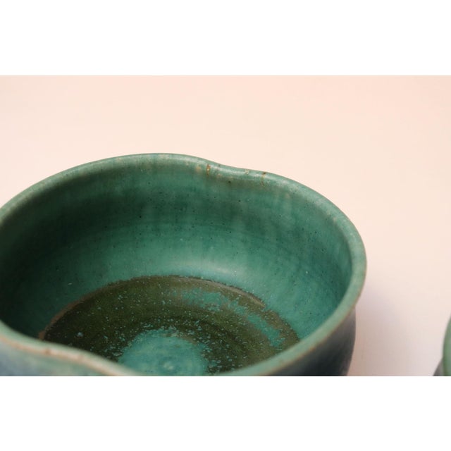 Set of Three Vintage Matte Teal Glaze Studio Ceramic Bowls by Deanna Nichols For Sale - Image 12 of 18