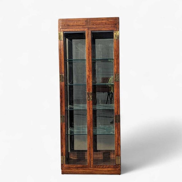 Mid-Century Oak & Brass Lighted Curio Cabinet by Henredon, 1970s For Sale - Image 10 of 15