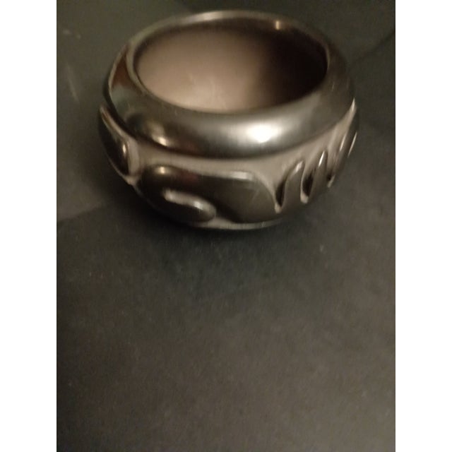Native American Black Santa Clara Pueblo Clay Pot (1999) by Vickie Martinez For Sale - Image 6 of 11