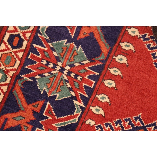 Textile Bohemian Kargahi 1980's Rust/Blue Wool Rug - 6'4'' X 8'10'' For Sale - Image 7 of 10