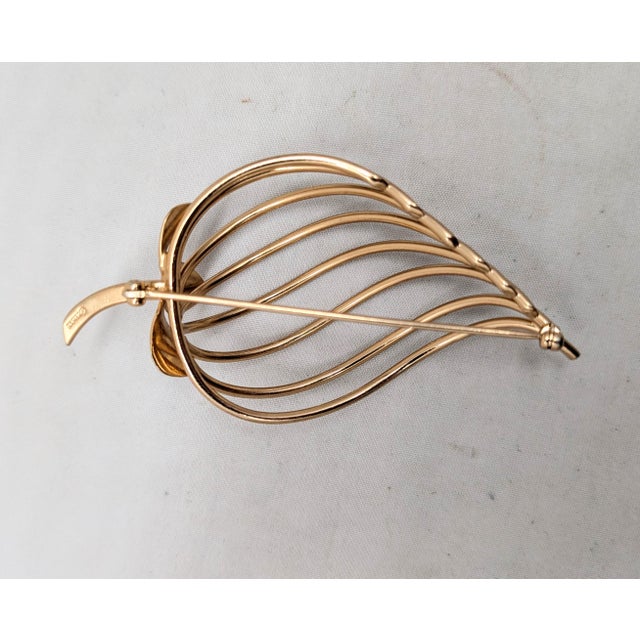 Vintage 1950s Signed Napier Modernist Goldtone Strawberry Brooch For Sale In Philadelphia - Image 6 of 7