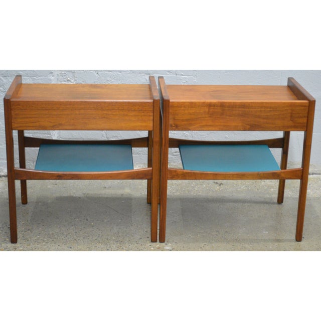 Mid-Century Modern 1960s Jens Risom Design Walnut Wood Leather Side End Tables a Pair 2 For Sale - Image 3 of 16