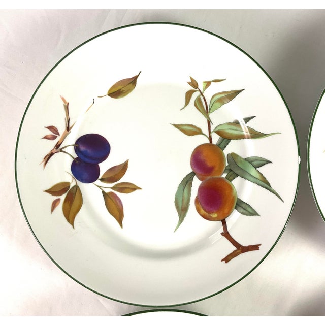 Ceramic 1980s Royal Worcester Evesham Vale-Green Rim – Dinner Plates, Set of Four For Sale - Image 7 of 8