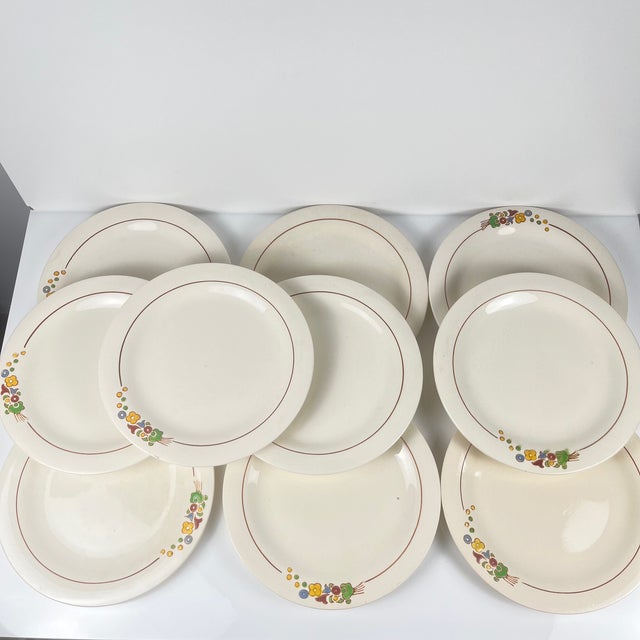Set of 10 Longwy dinner plates, early 20th century, floral design Glazed earthenware Dimensions: Diameter: 24 cm Height: 2...