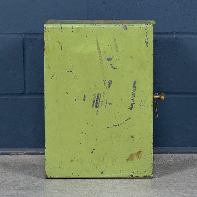 20th Century English Cast Iron Fireproof Safe by Stephen Cox & Son, Sedgley, 1930 For Sale - Image 6 of 15