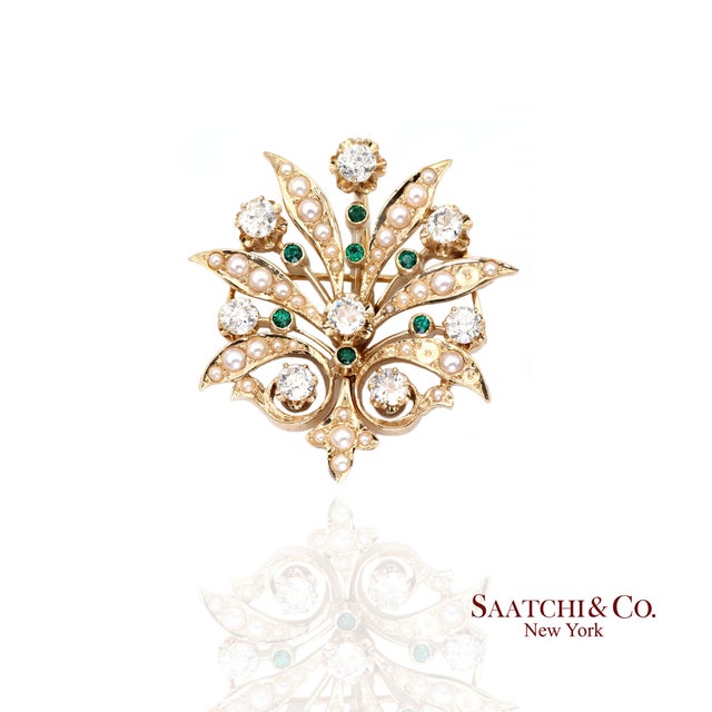 Late 20th Century 14k (585) Vintage Yellow Gold Natural Diamond and Emerald Brooch / Pendant For Sale - Image 4 of 9