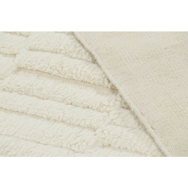 Textile Rug & Kilim’s Contemporary Rug in White With High-Low Geometric Patterns For Sale - Image 7 of 7