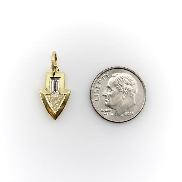 2020s 18k Gold Diamond Arrow Pendant For Sale - Image 5 of 9