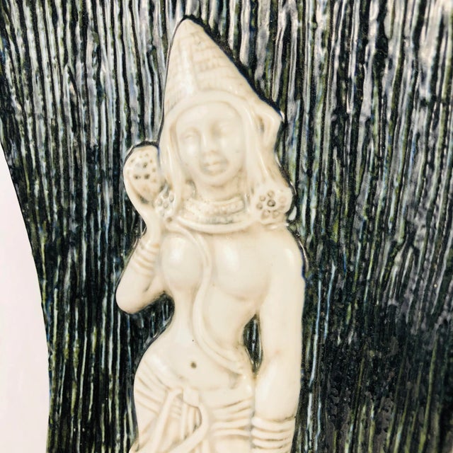 This ultra rare piece can stand upright as a display or flat on a tabletop. Either way it's groovy. I could find nothing...