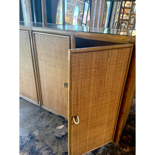 1970s Vintage Coastal Rattan Etagere Cabinet With Glass Shelves For Sale - Image 5 of 8