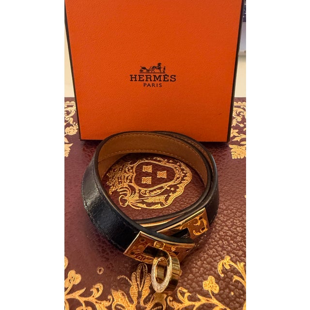 Hermès Hermès Kelly Double Tour Bracelet in Black Leather With Gold-Plated Hardware For Sale - Image 4 of 12