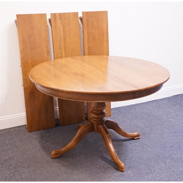 Thomasville Furniture Post Road Collection Solid Hard Rock Maple Colonial Early American 85" Pedestal Dining Table 750-64 For Sale - Image 10 of 13