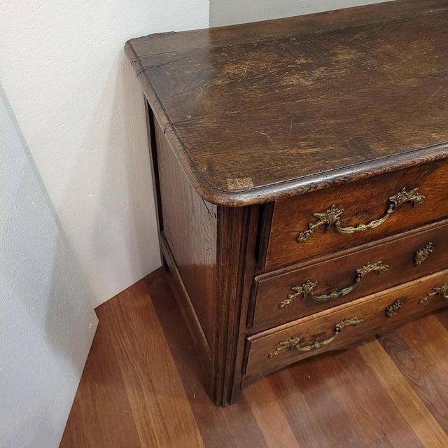 Antique Parisian Chest of Drawers in Oak, 1780 For Sale - Image 12 of 18