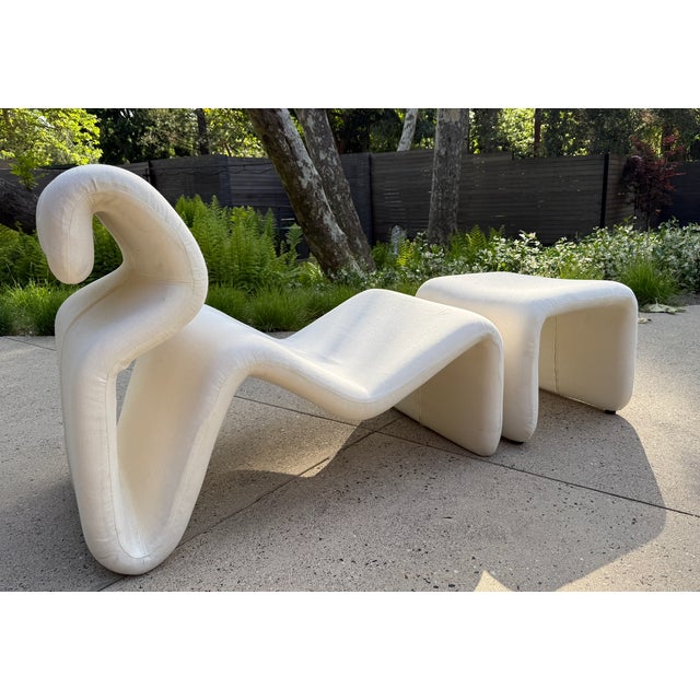 Postmodern 1950s Postmodern Sculptural Chaise Lounge With Matching Ottoman in Cream Linen For Sale - Image 3 of 7