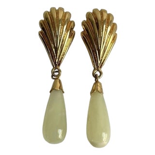 Vintage Shell Drop Earrings Jade Green Stone Teardrop Gold Tone Seashell Pierced Post For Sale