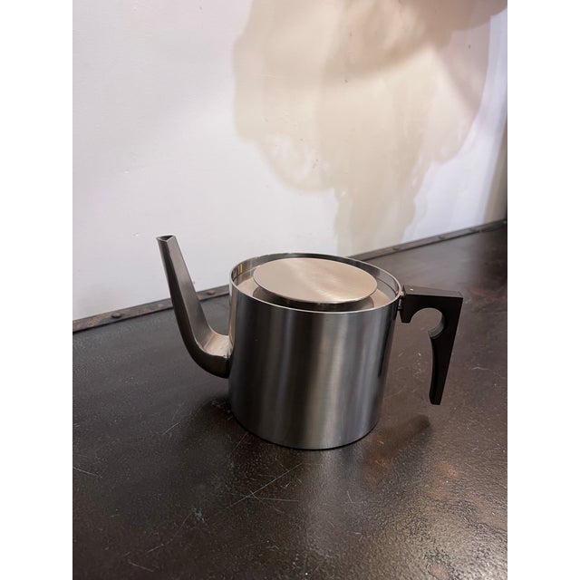 Design Plus Gallery presents a Cylinda Line Teapot designed by Arne Jacobsen for Stelton. Introduced in 1967, this Stelton...