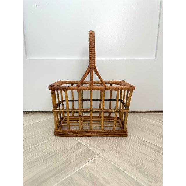 Beautiful rattan wine bottle holder. Holds two bottles and is equipped with a handle for carrying.