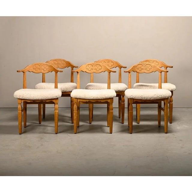 Mid-Century Modern Dining Chairs in Oak and Sheepskin by Henning Kjærnulf, Denmark, 1960s, Set of 6 For Sale - Image 3 of 18