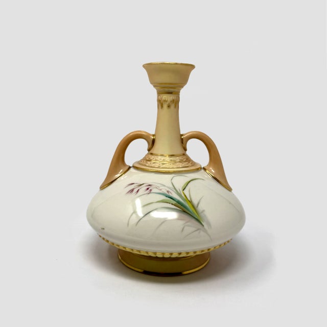Traditional Antique 1903 Royal Worcester Hand Painted Twin Handled Floral Vase For Sale - Image 3 of 8