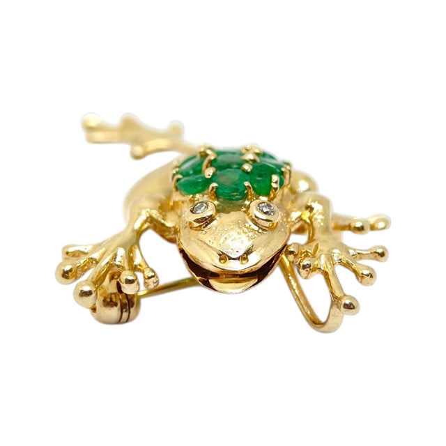 Contemporary Vintage 14k Yellow Gold Emerald Frog Pendant Brooch For Sale - Image 3 of 8